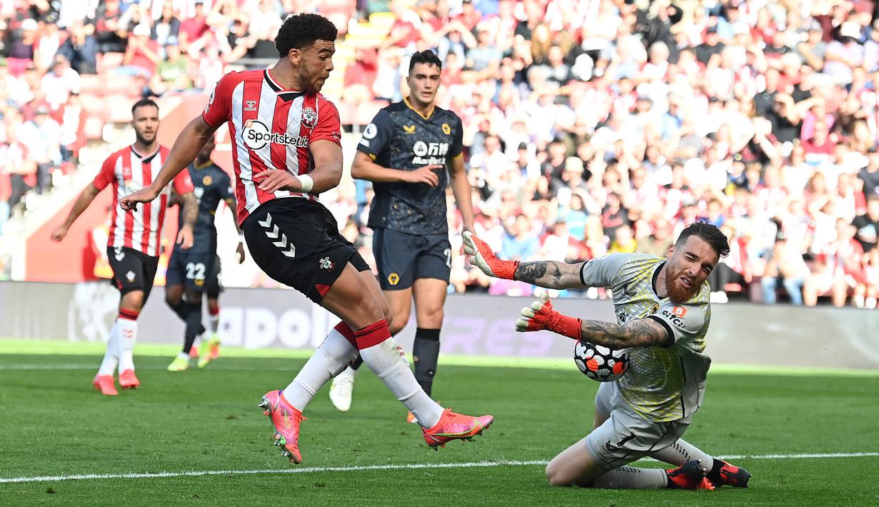 Jose Sa menjadi kiper dengan rasio presentase penyelamatan terbaik di Liga Inggris dengan 85,9 persen. Mengungguli Mendy dan Ramsdale yang juga tampil apik musim ini. (AFP/Glyn Kirk)