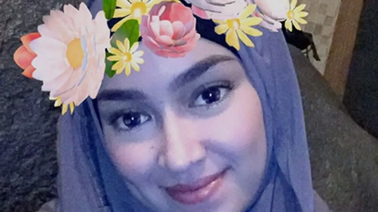 Lebaran Fashionable dengan Tutorial Hijab ala Aryani Fitriana 
