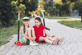 Manfaat di balik mengajak anak beraktivitas di alam terbuka. (foto: jcomp/freepik)
