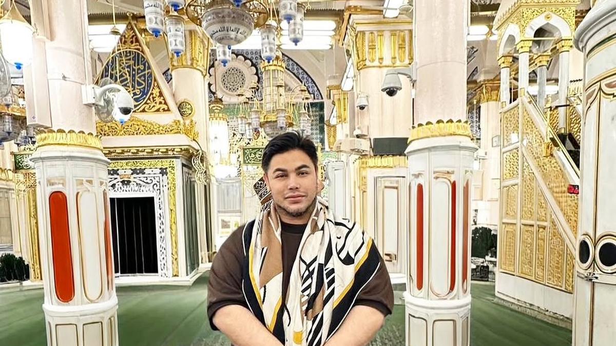 Ivan Gunawan Pamer Foto di Raudah Madinah, Akui Satu Satu Tempat Paling Mustajab untuk Berdoa