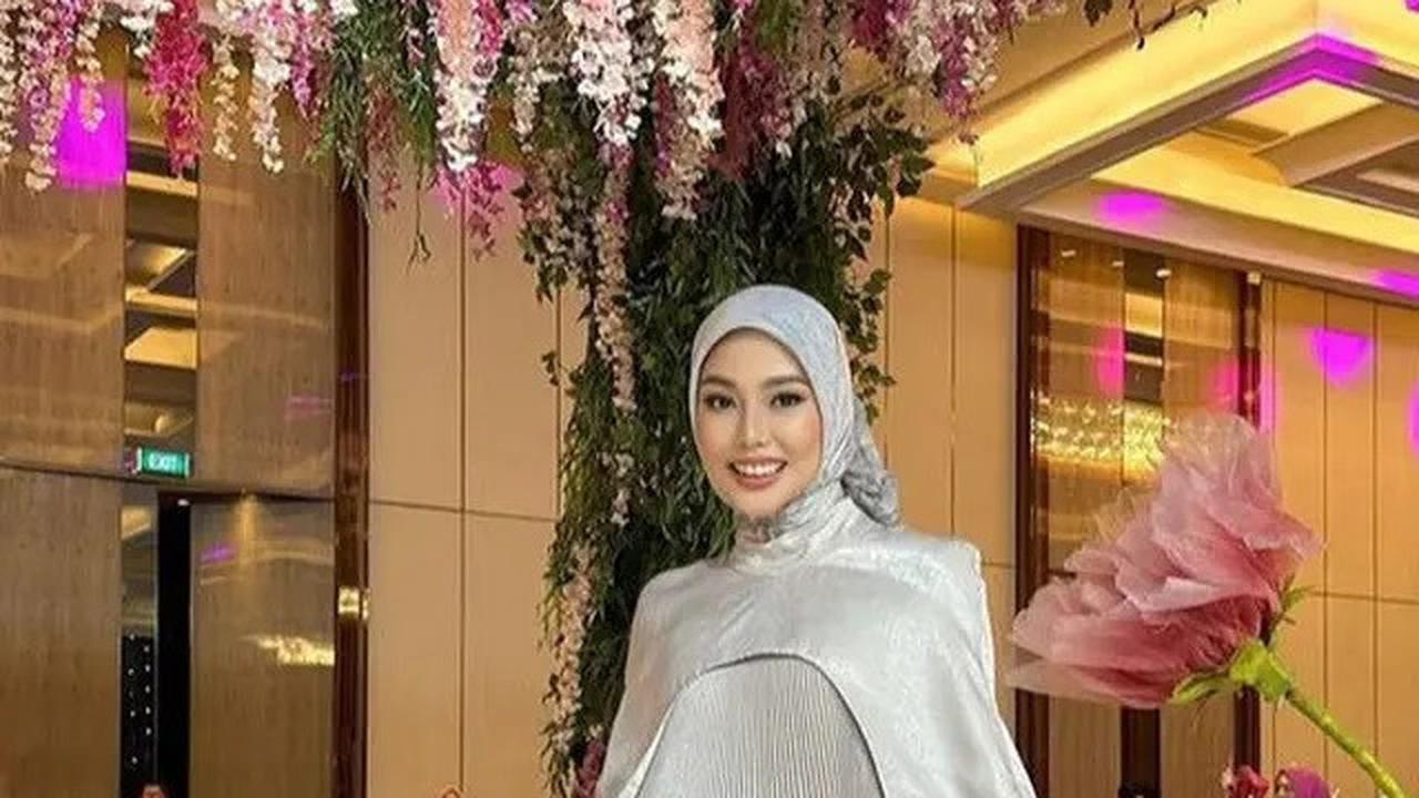 Inspirasi Gamis Lebaran 2025, Dari Plisket Futuristik hingga Renda Feminin