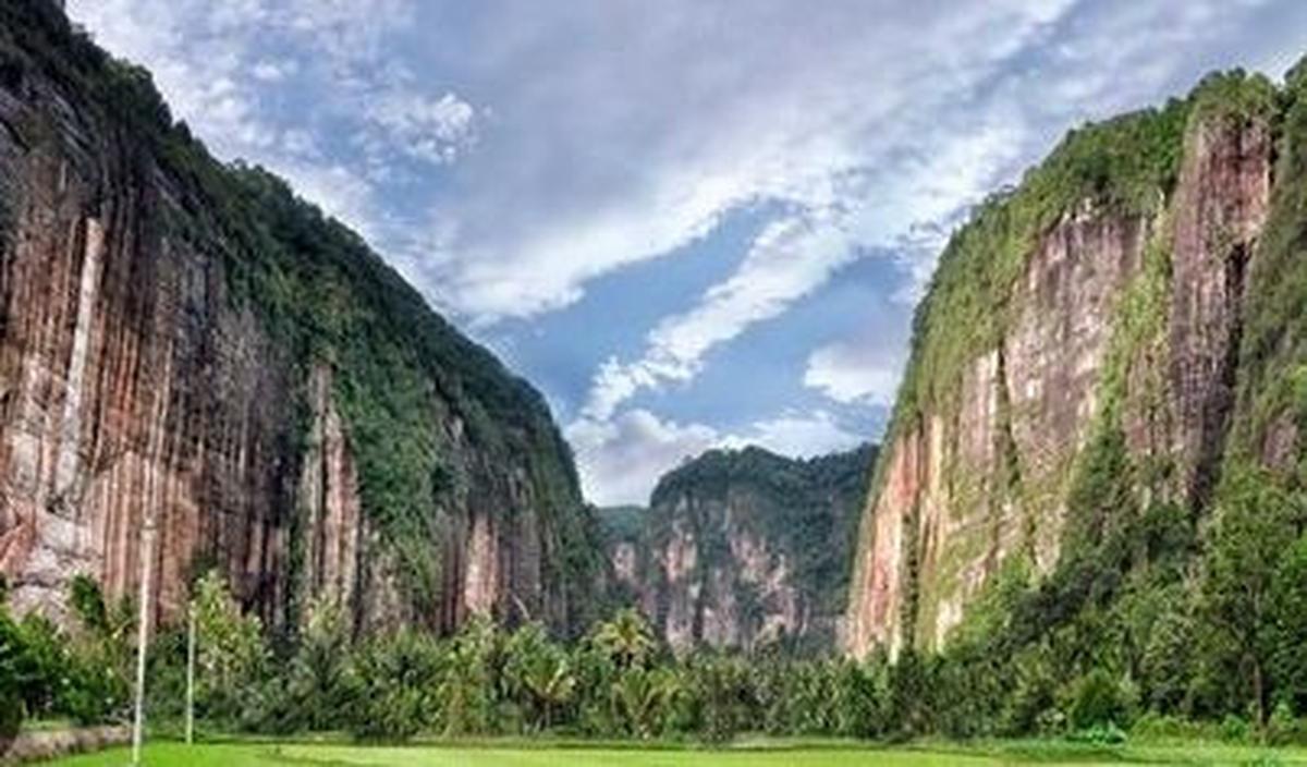 1. Lembah Harau Limapuluh Kota<br>