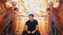 Chand Kelvin terlihat pernah berlibur ke Vietnam. Ketika di Vietnam, Chand Kelvin tampil kece dengan outfitnya yang serba hitam. (Liputan6.com/IG/@chand_kelvin)