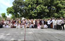 Tradisi Salam-Salaman saat Lebaran yang Melampaui Zaman