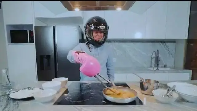 10 Potret Tingkah Orang saat Memasak Ini Nyeleneh Banget, Bikin Geleng Kepala