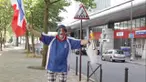 Kakek fans fanatik Prancis, Patrick (57 tahun),  memberikan prediksi laga final Piala Eropa 2016 antara negaranya melawan Portugal.