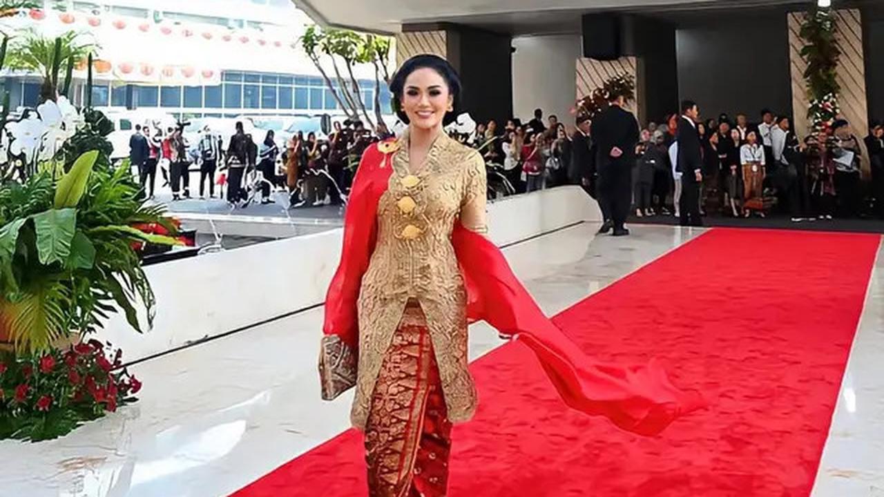 8 Inspirasi Batik dan Kebaya Merah Putih ala Kris Dayanti, Cocok untuk Hari Kemerdekaan 17 Agustus 1945 HUT RI ke-80