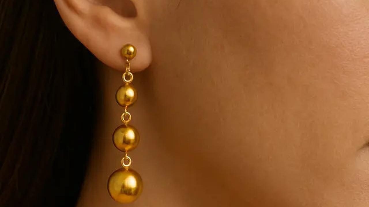 7 Model Anting Emas untuk Baju Batik yang Kekinian