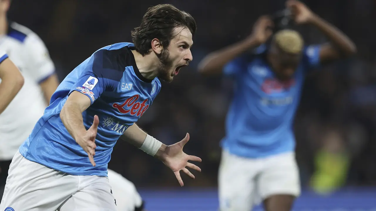 Foto: Libas Atalanta, Napoli Kembali Tancap Gas dan Makin Mantap di Puncak