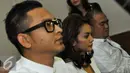 Ekspresi Masayu Anastasia saat menjalani sidang di Pengadilan Agama Jakarta Selatan, Selasa (22/9/2015). Dalam sidang tersebut keduanya menjalani mediasi dengan harapan bisa rujuk. (Liputan6.com/Faisal R Syam)