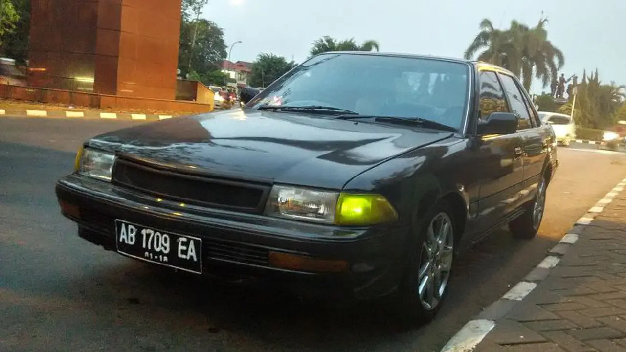 Minim Ubahan, Sedan Lawas Ini Tampil Gemilang di Ajang Drag Race