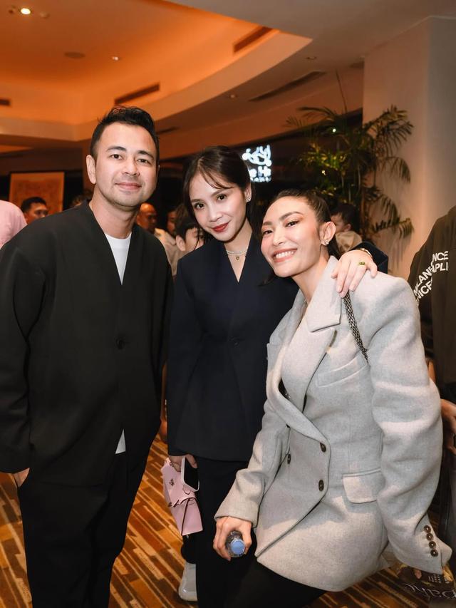 Deretan Artis Hadir di Gala Premiere Esok Tanpa Ibu, Film Terbaru Dian Sastro