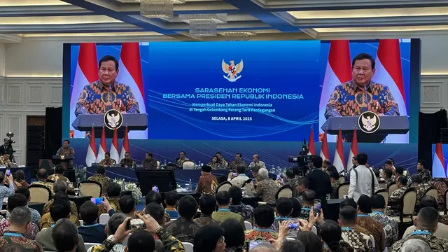 Presiden Prabowo Subianto dalam acara sarasehan ekonomi di Menara Mandiri Sudirman, Jakarta, Selasa (8/4/2025).