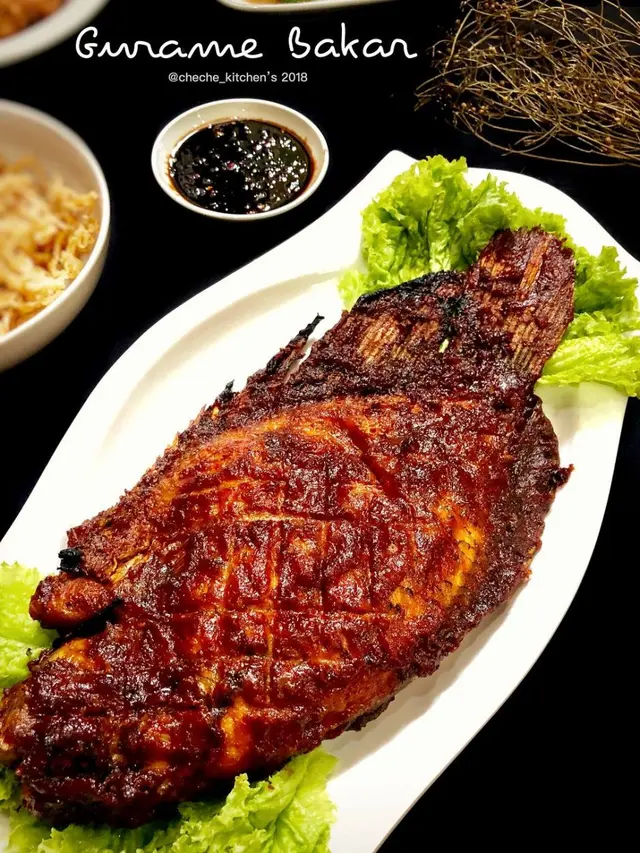 Sepiring ikan gurame bakar