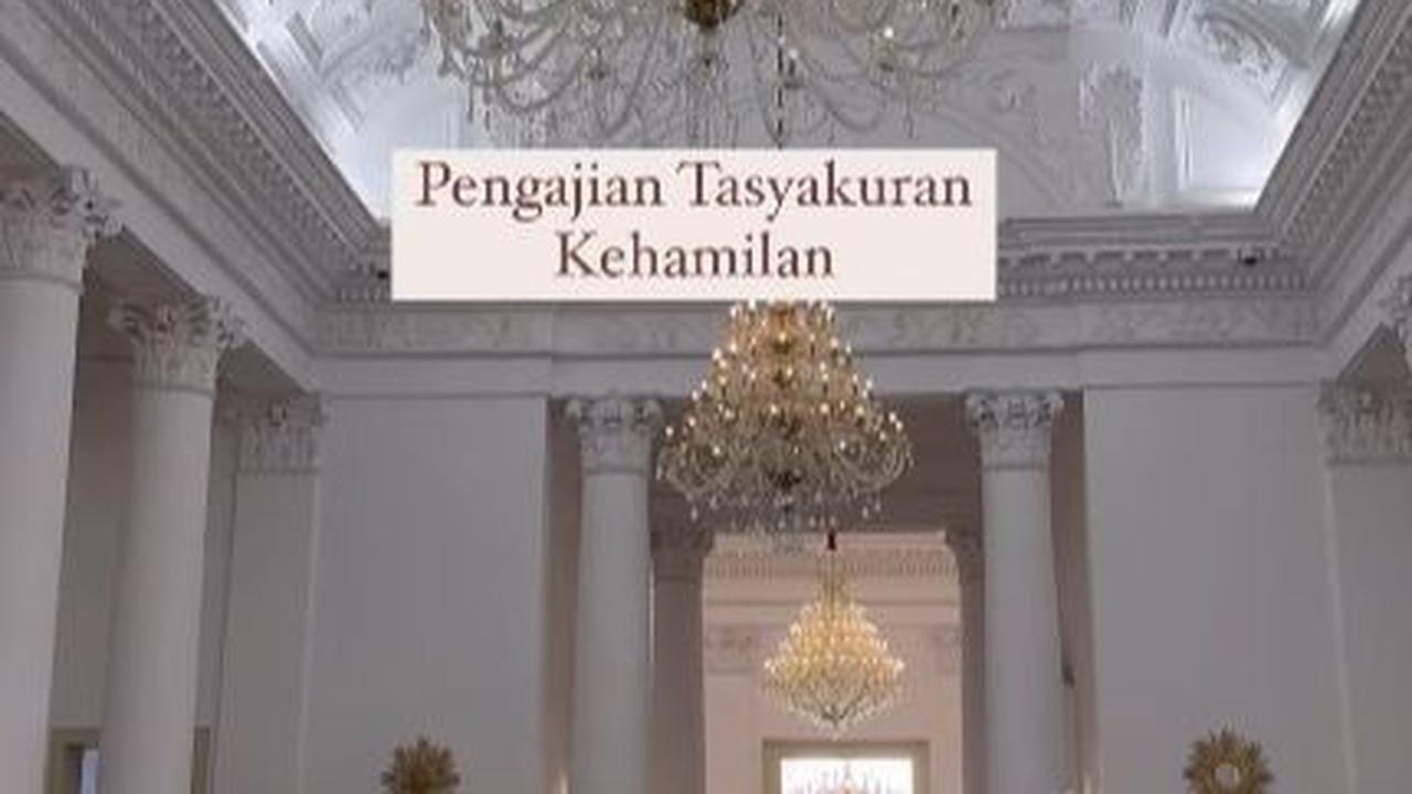 Tamu undangan yang hadir di&nbsp; pengajian tasyakuran kehamilan Erina.