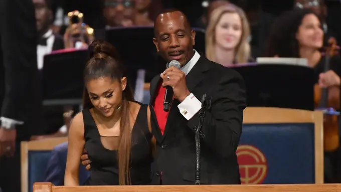 Ariana Grande Diduga Dilecehkan Uskup Saat Pemakaman Aretha Franklin