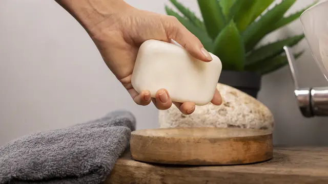 2. Cari Kandungan Antibakterial yang Aman untuk Skin Barrier [Dok/freepik.com]