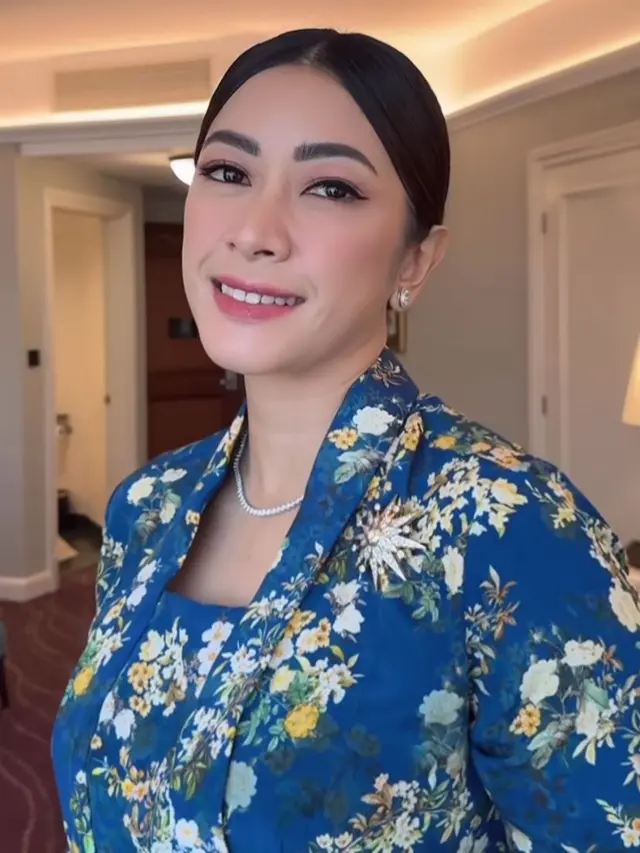 6 Adu Gaya Kebaya Annisa Pohan dan Aliya Rajasa Hadiri Sidang Doktor AHY, Kompak Serba Biru