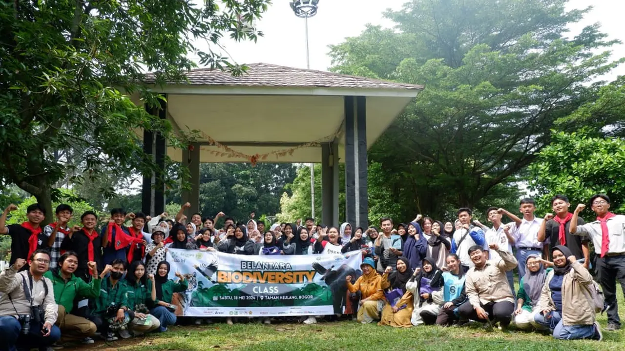 Belantara Foundation bersama sejumlah anak muda mengamati biodiversity di Bogor. (Liputan6.com/ ist)