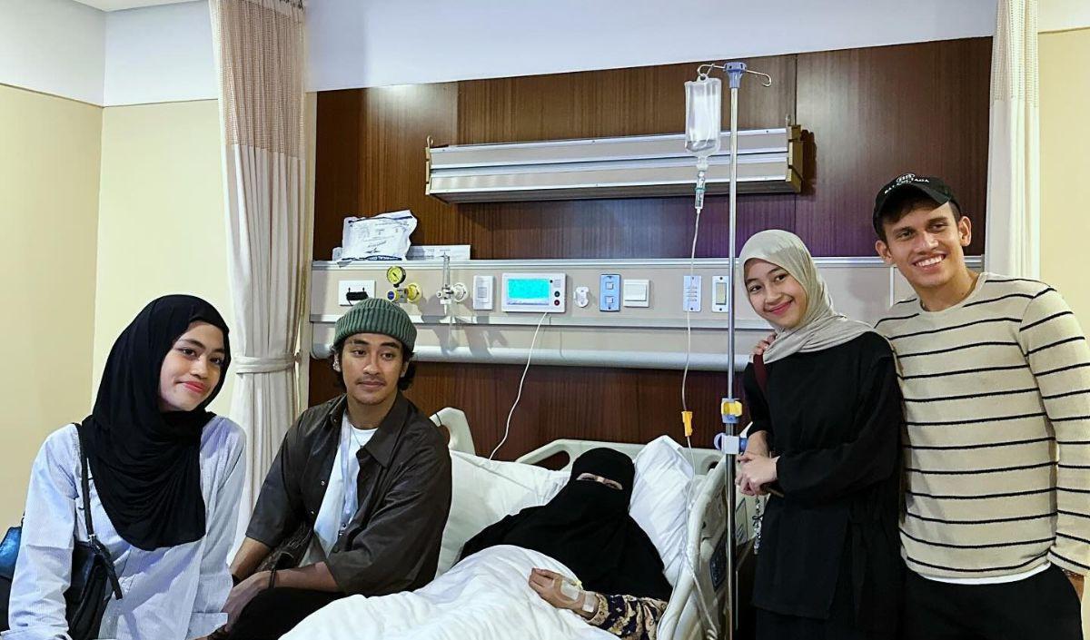 Postingan Ummi Pipik langsung banjir komentar dari para netizen dan para seleb, Mereka menyampaikan doa buat Ummi Pipik.<br>