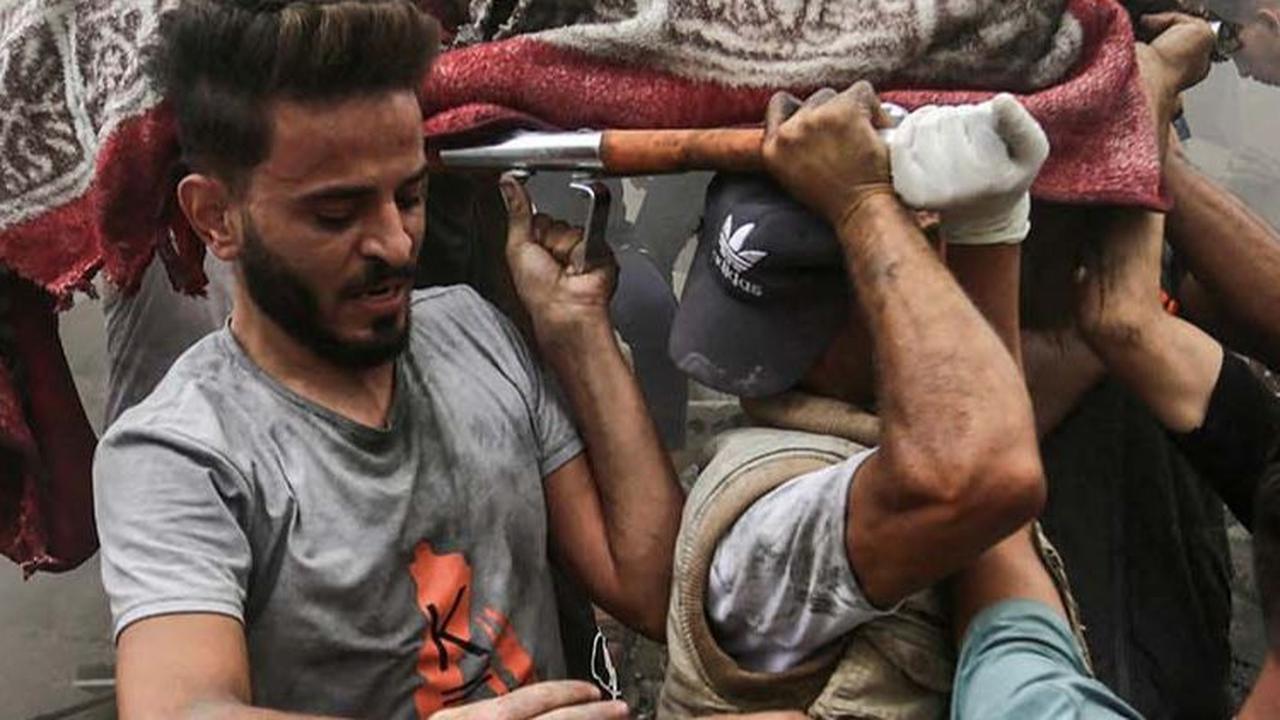 Serangan tanpa ampun yang dilancarkan Israel telah membuat bangunan-bangunan di Jalur Gaza runtuh seketika, termasuk gedung apartemen.