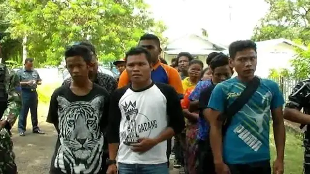 Puluhan TKI ilegal ditangkap di perairan Provinsi Kepulauan Riau. Mereka adalah para TKI ilegal yang berencana kembali ke Indonesia