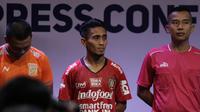 Pemain Bali United, Muhammad Taufiq berpose saat Peluncuran Shopee Liga 1 di SCTV Tower, Jakarta, Senin (13/5). Sebanyak 18 klub akan bertanding pada Liga 1 mulai tanggal 15 Mei. (Bola.com/Vitalis Yogi Trisna)