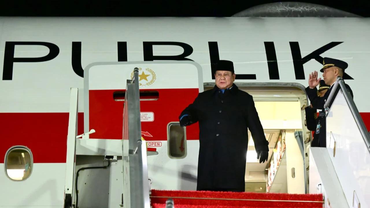 Mendarat di Paris, Prabowo Siap Gelar Pertemuan Privat dengan Macron