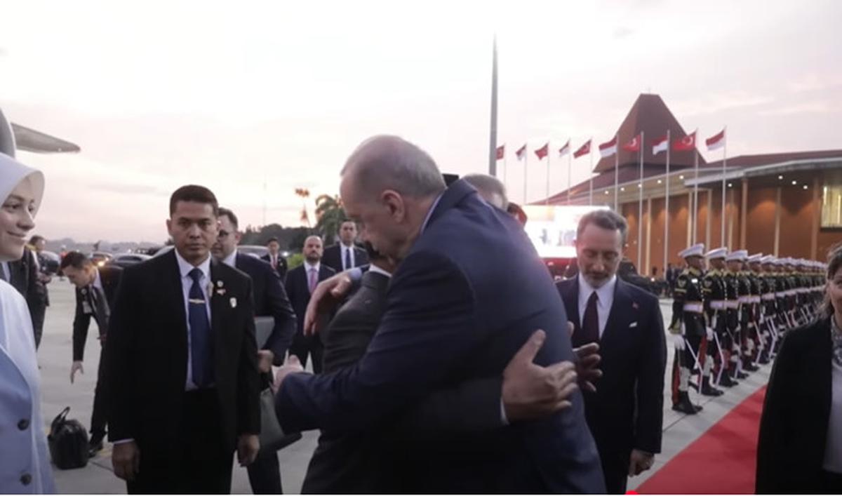 Manisnya Erdogan Peluk Hangat Prabowo di Atas Karpet Merah di Bandara, Tanda Perpisahan Pulang ke Turki