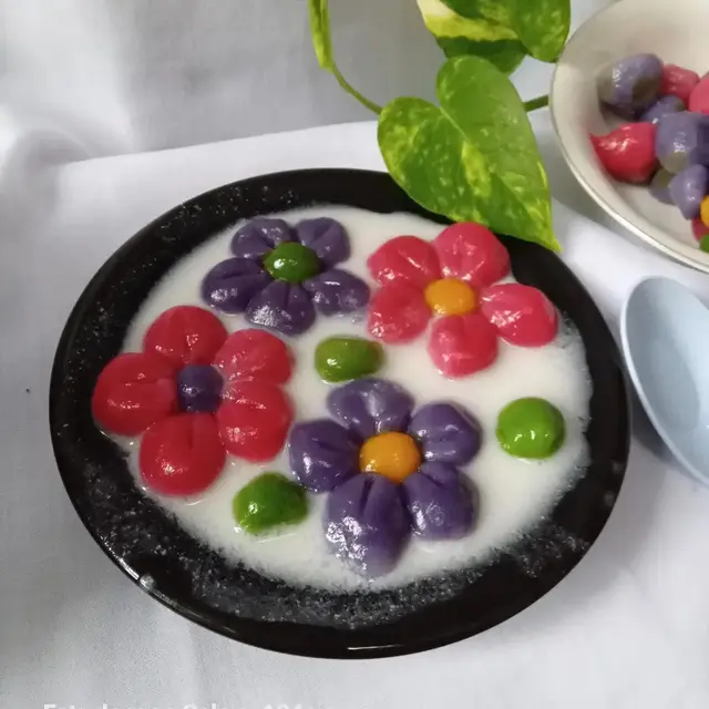 Bua loy thai Dessert (Kolak Thailand)
