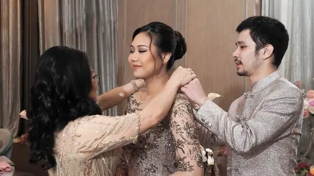 8 Pesona Sisca Kohl dalam Balutan Gaun Mewah dan Elegan di Momen Lamaran Tingjing