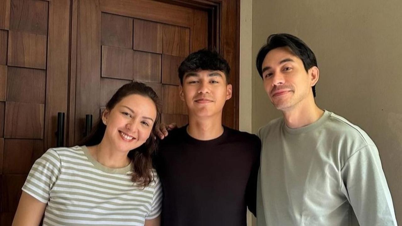 "Kemarin, Diego berangkat ke Jogja, memenuhi panggilan seleksi Indonesia U-16. Kesempatan ini, walau masih di tahap seleksi, sudah menjadi sebuah kehormatan besar bagi kami. Terima kasih tim pelatih dan manajemen tim U-16, sudah memberi kesempatan seleksi