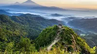 Gunung Kukusan di Magelang. (Dok: IG @ @adityabagussantoso&nbsp;https://www.instagram.com/p/9k5rHBHhEN/?igsh=eHIxbmZ0dTdpb2Mz)