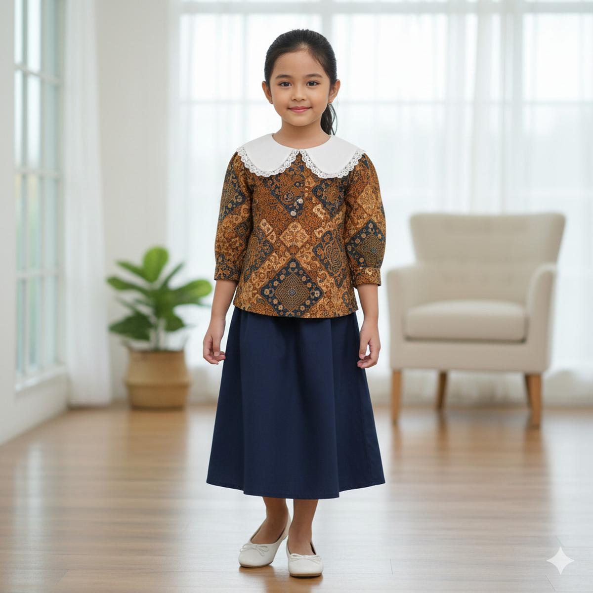 Blouse Batik dengan Kerah Peter Pan untuk Anak Perempuan