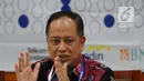 Menristekdikti M Nasir (tengah) memberi paparan pengumuman hasil Seleksi Nasional Masuk Perguruan Tinggi Negeri (SNMPTN) 2019 di Jakarta, Jumat (22/3). Dari 92.331 siswa yang lolos, 26.217 di antaranya peserta Bidikmisi. (Liputan6.com/Herman Zakharia)