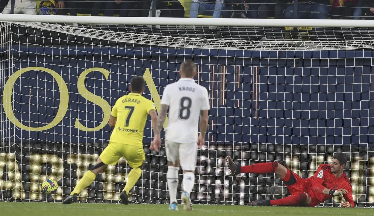 <p>Gelandang Villarreal, Gerard Moreno mencetak gol lewat titik penalti selama pertandingan lanjutan La Liga Spanyol di Estadio De La Ceramica di Villareal, Spanyol, Sabtu (7/1/2023). Kemenangan ini mengantar Villarreal naik ke peringkat lima usai mengoleksi 27 poin. (AP Photo/Alberto Saiz)</p>