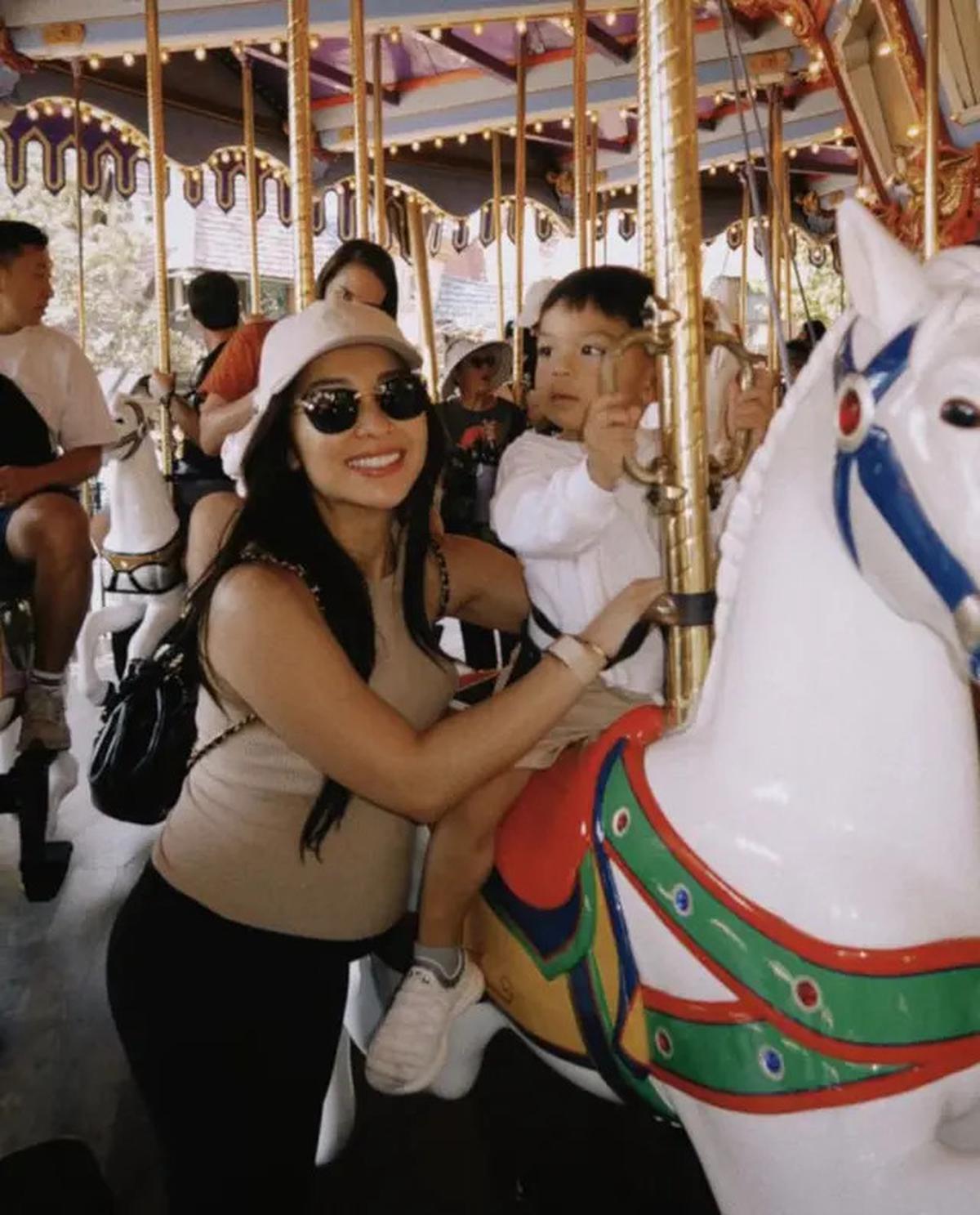 6 Gaya Santai Nikita Willy Jelang Lahiran Anak ke-2 di Amerika Serikat dari Outfit ke Disneyland hingga Gym