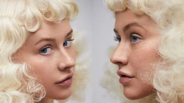 [Bintang] Cantik Natural, Tampilan Bare-Faced Christina Aguilera Ini Menuai Pujian