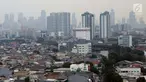 Kondisi langit kota Jakarta dilihat dari lantai 15 Graha BNPB sekitar pukul 13.00 WIB, Kamis (4/7/2019). Pada Kamis (4/7) sekitar pukul 07.00 WIB, kualitas udara Jakarta terpantau di angka 186 AQI, dengan angka itu, kualitas udara mencapai status tidak sehat. (Liputan6.com/Helmi Fithriansyah)