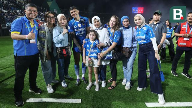 Foto: Manis Banget! Pemain Persib Bandung Rayakan Kesuksesan Bareng Keluarga setelah Menang di Leg 1 BRI Liga 1 2023/2024