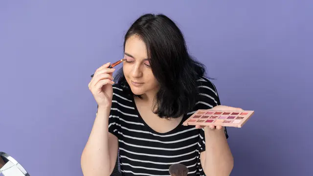 Kenali penyebab makeup crack dan solusinya