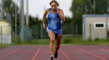 Valentina Petrillo dari Italia mengikuti latihan di Pieve di Cento, dekat Bologna, Italia, Senin, 19 Agustus 2024.  (AP Photo/Antonio Calanni)