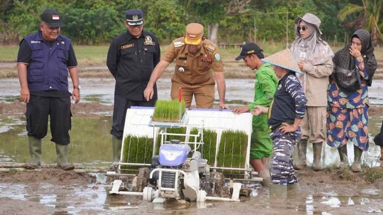 Pertama Kali, Pemkab Simeulue Genjot Produktivitas Pertanian dengan Alsintan Modern: Ini Manfaatnya!