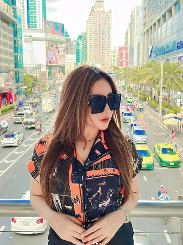 7 Potret Seleb TikTok Istri Polisi Probolinggo yang Ngamuk ke Siswa Magang, Gayanya Disorot