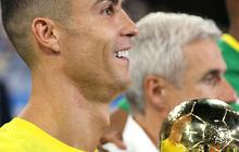 FOTO: Semringah Cristiano Ronaldo Antar Al Nassr Raih Juara, Trofi Emas Liga Champions Arab 2023 Berhasil Dia Pegang