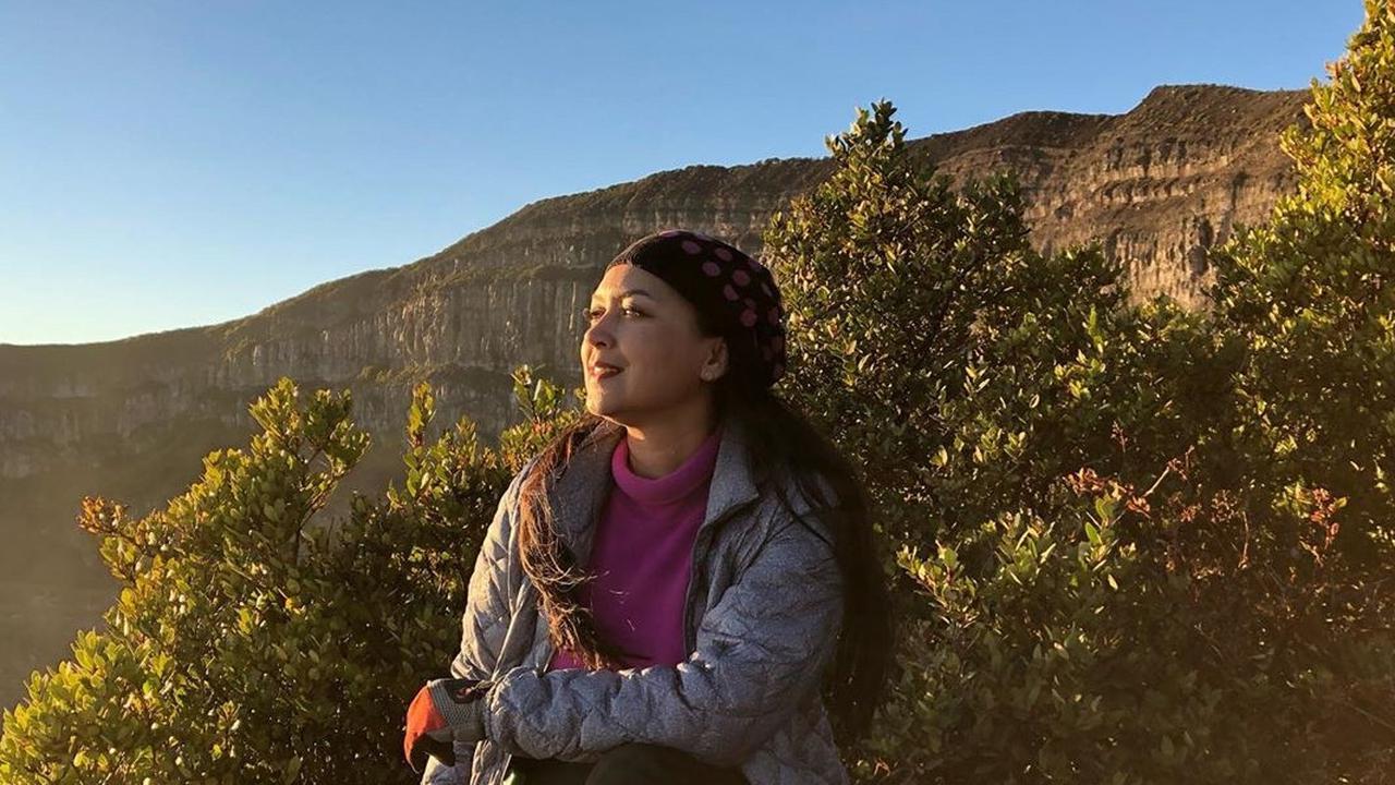 Ira Wibowo Masih Gemar Mendaki Gunung