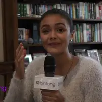 Amanda Rawles dikenal sebagai gadis cantik yang pemalu. Tetapi ia sering berbagi video tutorial make up nya di Youtube. Apa sih yang membuat Amanda berani?