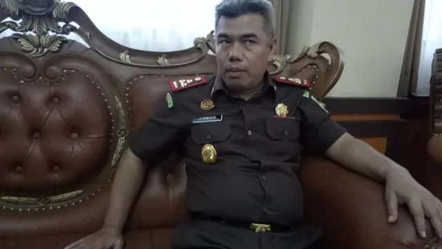 Kejari Garut Azwar, tengah menjelaskan perkembangan kasus pokir dan BOP yang kini tengah dilaksanakan lembaganya