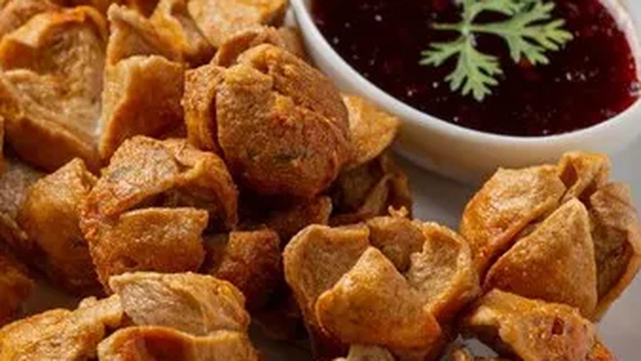 Bakso goreng Indonesia yang masuk dalam daftar 50 meatballs terenak di dunia versi TasteAtlas bukan hanya sebuah prestasi bagi kuliner Indonesia tetapi juga mencerminkan daya tarik global dari hidangan ini.