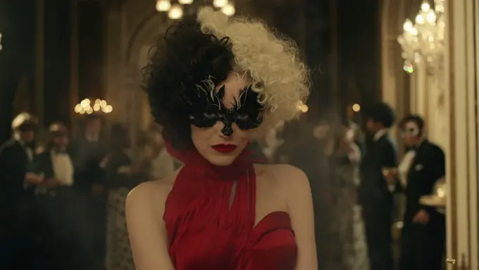 Berperan sebagai Cruella, Makeup Emma Stone Terinspirasi dari Gaya Punk Rock Tahun 70-an